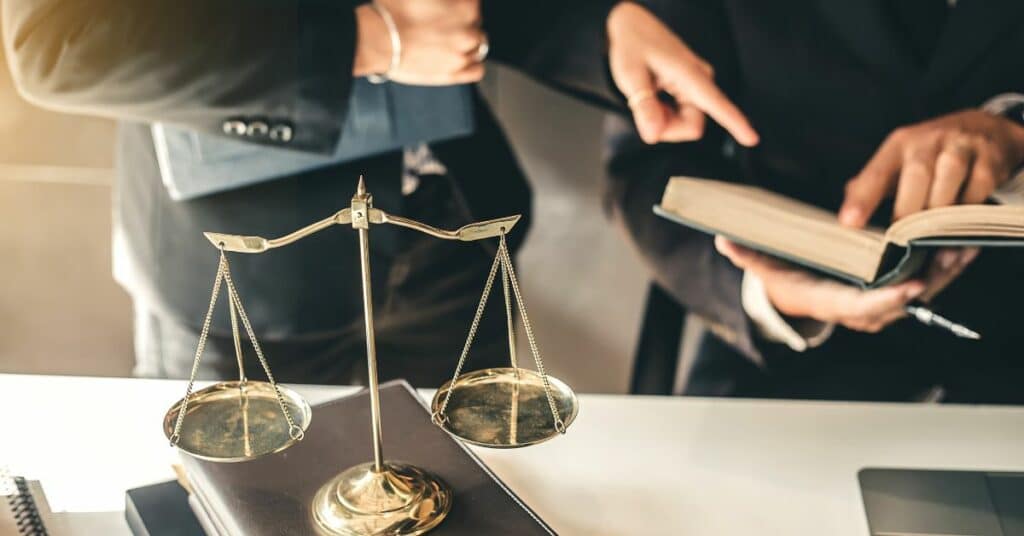 לדבר עם עורך דין