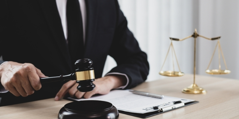 למה לבחור בעורך דין עם ניסיון גם מהצד השני של המתרס